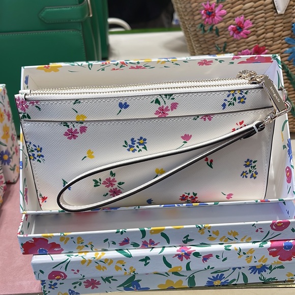 Kate Spade Staci Garden Bouquet Boxed Zip Wristlet
Cream Multi - Picture 2 of 16
